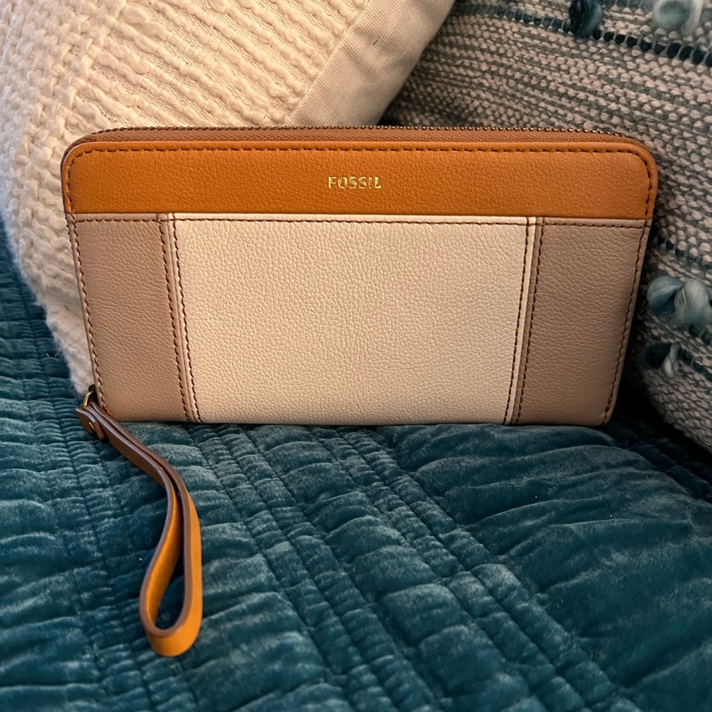 Fossil Wallet/Wristlet - image 1